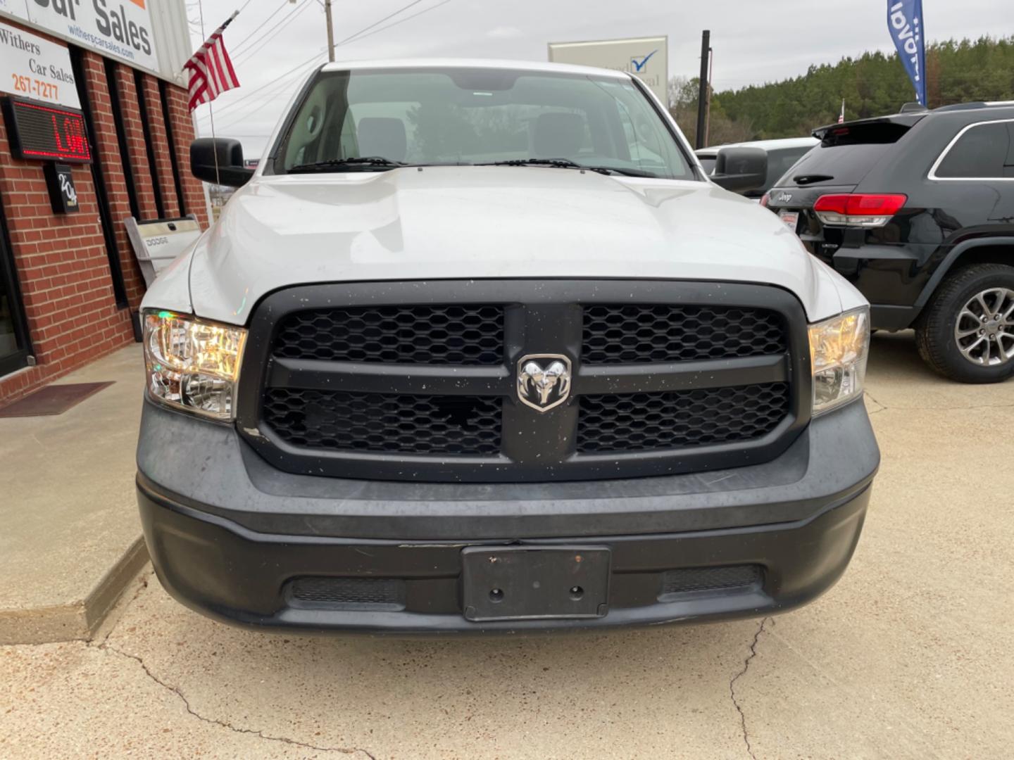 2017 White /Black RAM 1500 (3C6JR6DGXHG) with an 3.6L engine, Auto transmission, located at 204 Hwy. 16 East, Carthage, MS, 39051, (601) 267-7277, 0.000000, 0.000000 - Photo#2